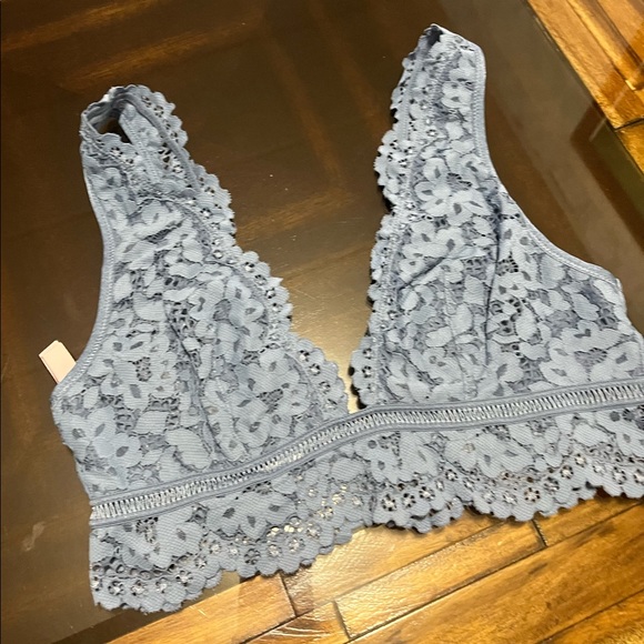 Victoria Secret’s Lace Blue Bralette Size Medium - Picture 4 of 8